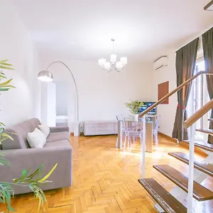 https://penthouse-in-the-heart-of-the-city-center.it-romehotels.com